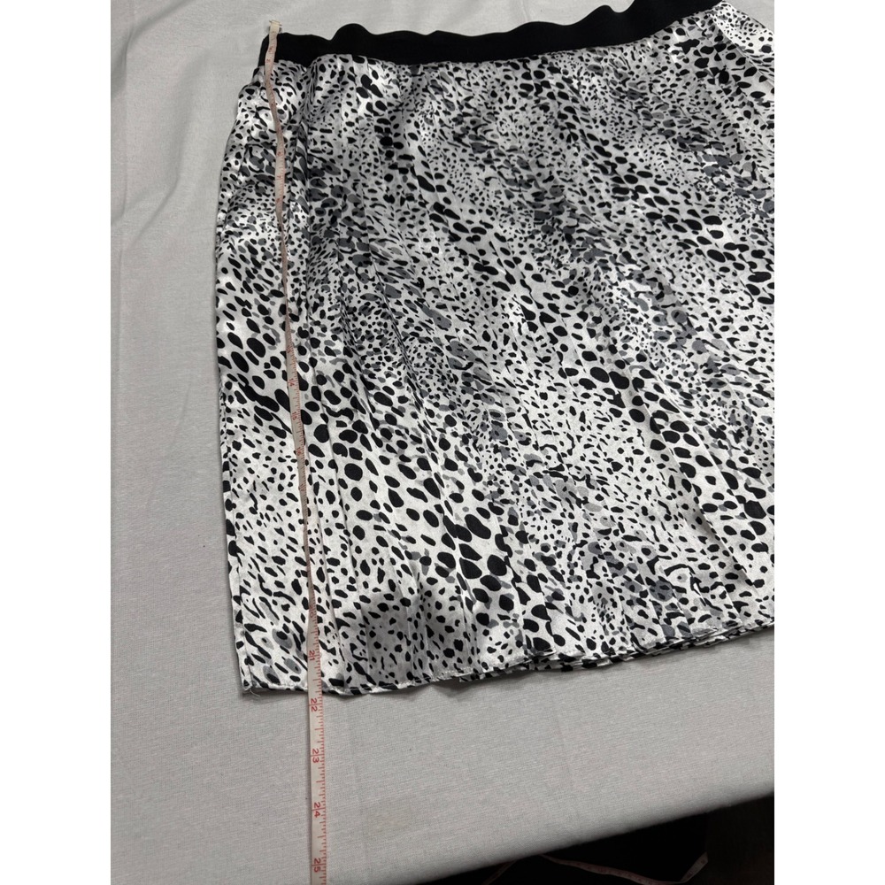 White House Black Market Animal Print Pleated Skirt Black White Size 14 Midi - Picture 6 of 7